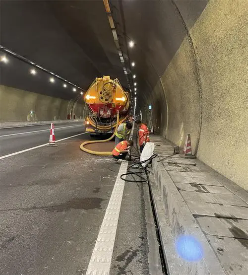 黄陂隧道排水渠清淤